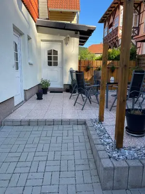 Das Gebäude in dem sich das Ferienhaus befindet