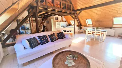 Ein Sitzbereich in der Unterkunft Ferienwohnung Auf dem Kanstein