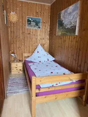 Ein Bett oder Betten in einem Zimmer der Unterkunft Gemütliche Ferienwohnung Nr. 2 im Harz für max. 3 Personen