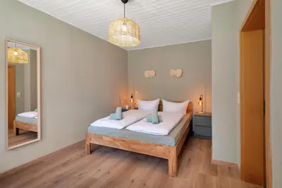 Ein Bett oder Betten in einem Zimmer der Unterkunft HIRSCH Hänsel Ferienhaus Garten mit Bergblick - Grill -Wald
