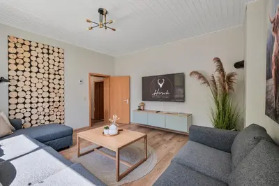 Ein Sitzbereich in der Unterkunft HIRSCH Hänsel Ferienhaus Garten mit Bergblick - Grill -Wald