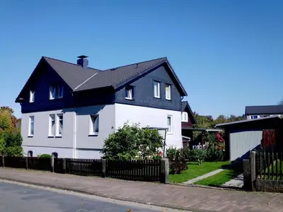 Das Gebäude in dem sich das Ferienhaus befindet