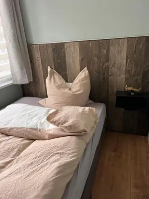 Ein Bett oder Betten in einem Zimmer der Unterkunft VILLA am Paulsberg mit Sauna - V2
