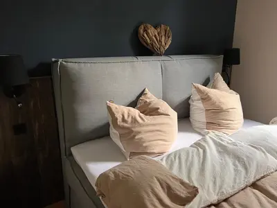Ein Bett oder Betten in einem Zimmer der Unterkunft VILLA am Paulsberg mit Sauna - V2