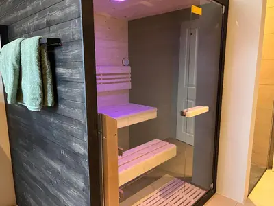 Ein Etagenbett oder Etagenbetten in einem Zimmer der Unterkunft VILLA am Paulsberg mit Sauna - V4