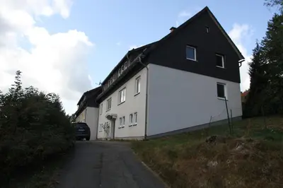 Das Gebäude in dem sich die Ferienwohnung befindet