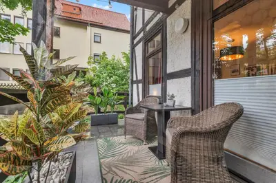 Ein Sitzbereich in der Unterkunft HIRSCH Stadt Apartment 1 - Terrasse mit Flussblick - Parkplatz