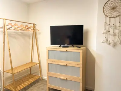 TV/Unterhaltungsangebot in der Unterkunft LaLeLou Braunlage, perfekt für Familien, zentral mit Garten 120qm, inkl Wäschepaket und WLAN, Boxspringbett, 6 Personen