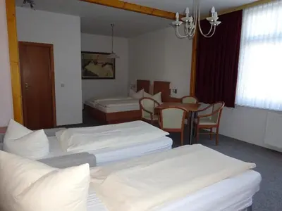 Ein Bett oder Betten in einem Zimmer der Unterkunft Hotel zur Krone