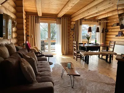 Ein Sitzbereich in der Unterkunft FeWo Traumzeit Hahnenkleer Hütte