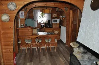Küche/Küchenzeile in der Unterkunft Ferienhaus Blockhaus bis 6 Personen Kamin und Hund