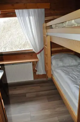 Ein Bett oder Betten in einem Zimmer der Unterkunft Ferienhaus Blockhaus bis 6 Personen Kamin und Hund