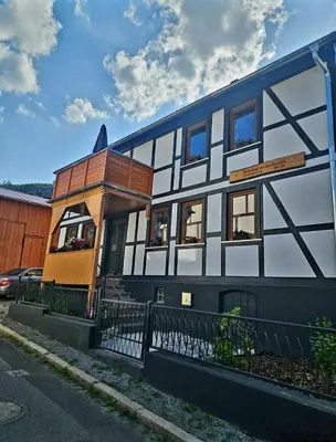 Das Gebäude in dem sich die Ferienwohnung befindet