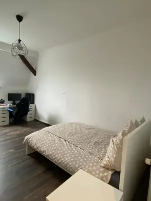 Ein Bett oder Betten in einem Zimmer der Unterkunft 4 Zimmer Design Atelier Wohnung