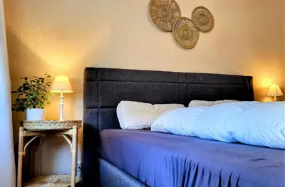 Ein Bett oder Betten in einem Zimmer der Unterkunft HIRSCH Apartment Fuchsbau - zentral - Garten