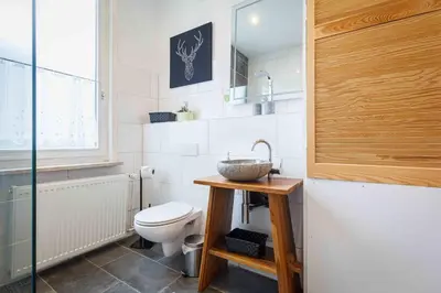 Ein Badezimmer in der Unterkunft HIRSCH Apartment Gartenschläfer - zentral - Garten