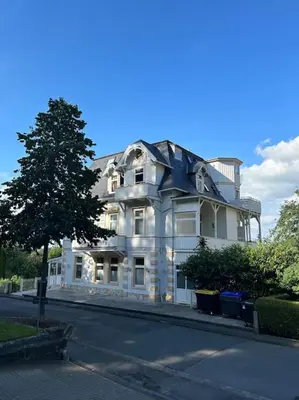 Das Gebäude in dem sich die Ferienwohnung befindet