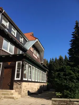Das Gebäude in dem sich die Ferienwohnung befindet
