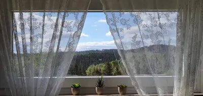 Ein allgemeiner Bergblick oder ein Berglick von der Ferienwohnung aus