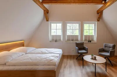 Ein Sitzbereich in der Unterkunft Ferienwohnung Hirschmann 7 mit Sauna, Kamin, Balkon