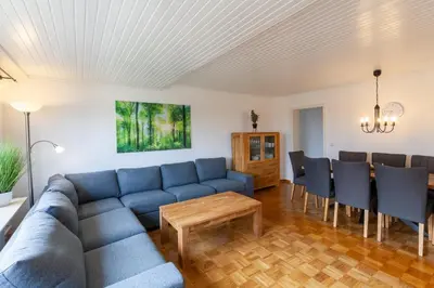 Ein Sitzbereich in der Unterkunft Ferienhaus WanderNest mit Sauna, Garten und Grill