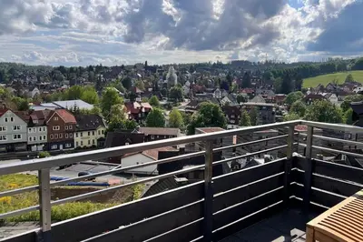 Ein Balkon oder eine Terrasse in der Unterkunft Ferienwohnung Aussichts-Punkt mit Wärmekabine und Traumblick