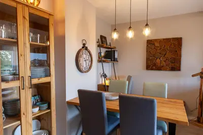 Ein Sitzbereich in der Unterkunft Ferienwohnung Aussichts-Punkt mit Wärmekabine und Traumblick