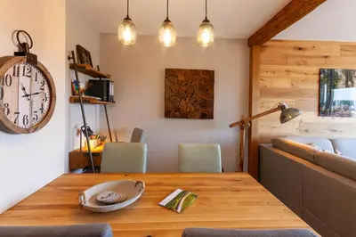 Ein Sitzbereich in der Unterkunft Ferienwohnung Aussichts-Punkt mit Wärmekabine und Traumblick