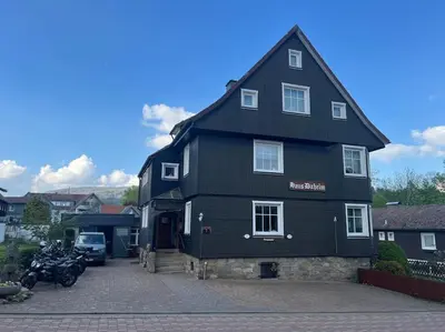 Das Gebäude in dem sich die Ferienwohnung befindet
