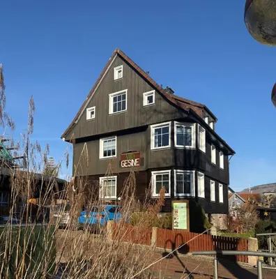 Das Gebäude in dem sich die Ferienwohnung befindet