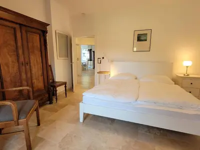 Ein Bett oder Betten in einem Zimmer der Unterkunft Villa Gesine FeWo plus