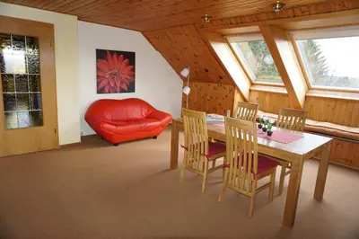 Ein Sitzbereich in der Unterkunft Ferienwohnung Hoher Weg