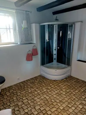 Ein Badezimmer in der Unterkunft TheBackyard