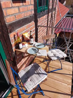 Ein Balkon oder eine Terrasse in der Unterkunft TheBackyard