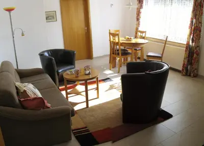 Ein Sitzbereich in der Unterkunft Appartements Am Hexenstieg