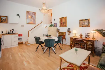 Ein Sitzbereich in der Unterkunft Kaiser-Wilhelm-Suite by Meis in Quedlinburg Zentral