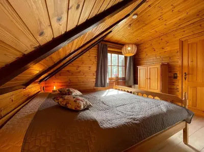 Ein Bett oder Betten in einem Zimmer der Unterkunft Blockhausflair mit Kamin, Balkon und Bergpanorama