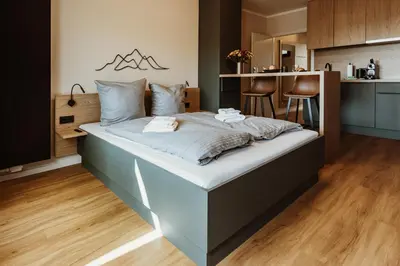 Ein Bett oder Betten in einem Zimmer der Unterkunft Harzchalet Emma 3 - mit Sauna - Sankt Andreasberg