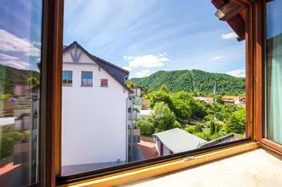 Ein allgemeiner Bergblick oder ein Berglick von des Hotels aus