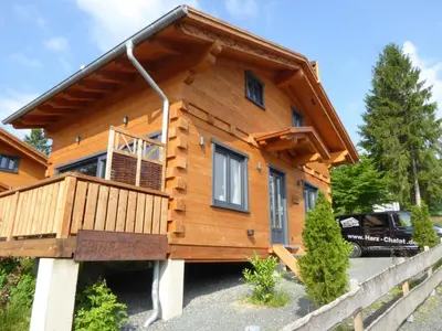 Das Gebäude in dem sich das Ferienhaus befindet
