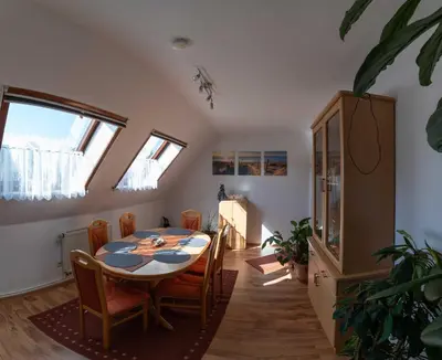 Ein Sitzbereich in der Unterkunft Ferienwohnung Zeiß