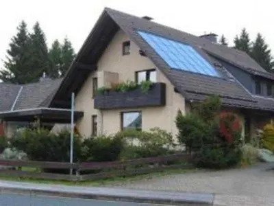 Das Gebäude in dem sich die Ferienwohnung befindet