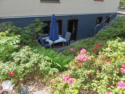 Ein Garten an der Unterkunft Ferienwohnung Lenk
