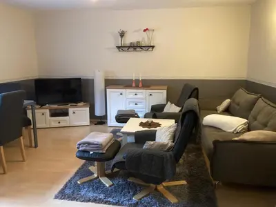 Ein Sitzbereich in der Unterkunft Ferienwohnung Lenk