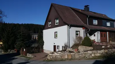 Das Gebäude in dem sich die Ferienwohnung befindet