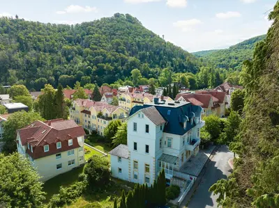 Ein allgemeiner Bergblick oder ein Berglick von des Ferienhauses aus