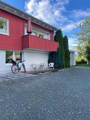Das Gebäude in dem sich die Ferienwohnung befindet