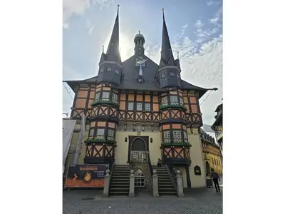 Das Gebäude in dem sich das Ferienhaus befindet