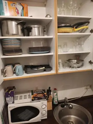 Küche/Küchenzeile in der Unterkunft HBS TOP- PREIS, 2 Zimmer SD FeWo, 2x Doppelbett, 1 Einzelbett möglich 54 qm, große Küche Bad WC Einfach und gut VB-Preis