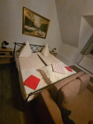 Ein Bett oder Betten in einem Zimmer der Unterkunft Hotel und Gaststätte Bierstübchen